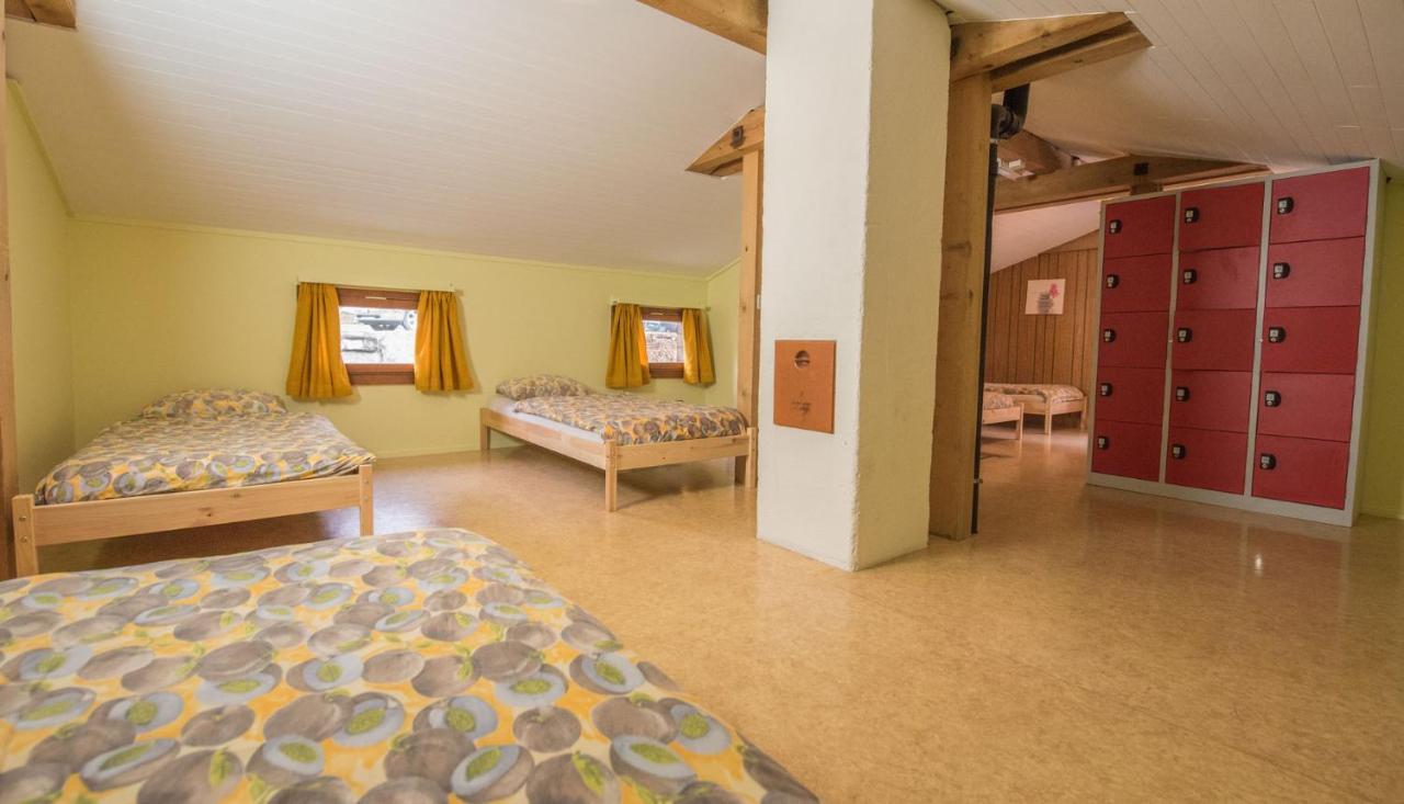 Schutzenbach Backpackers For Adults 18-35 Hostel Lauterbrunnen Bagian luar foto