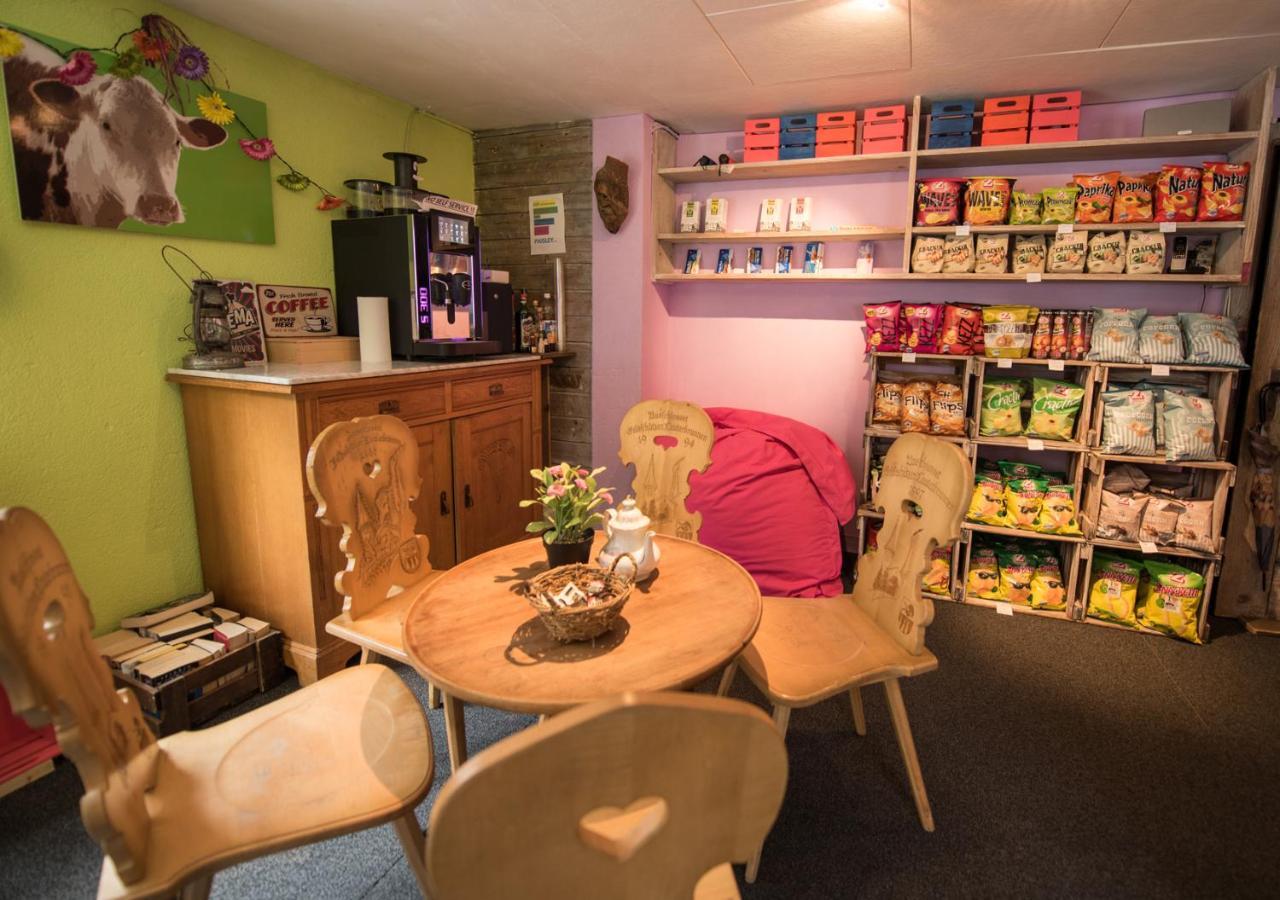 Schutzenbach Backpackers For Adults 18-35 Hostel Lauterbrunnen Bagian luar foto