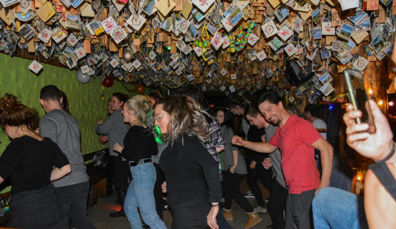 Schutzenbach Backpackers For Adults 18-35 Hostel Lauterbrunnen Bagian luar foto